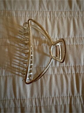 Clear Tortoiseshell-Inspired Hair Claw Clip - Neutral
